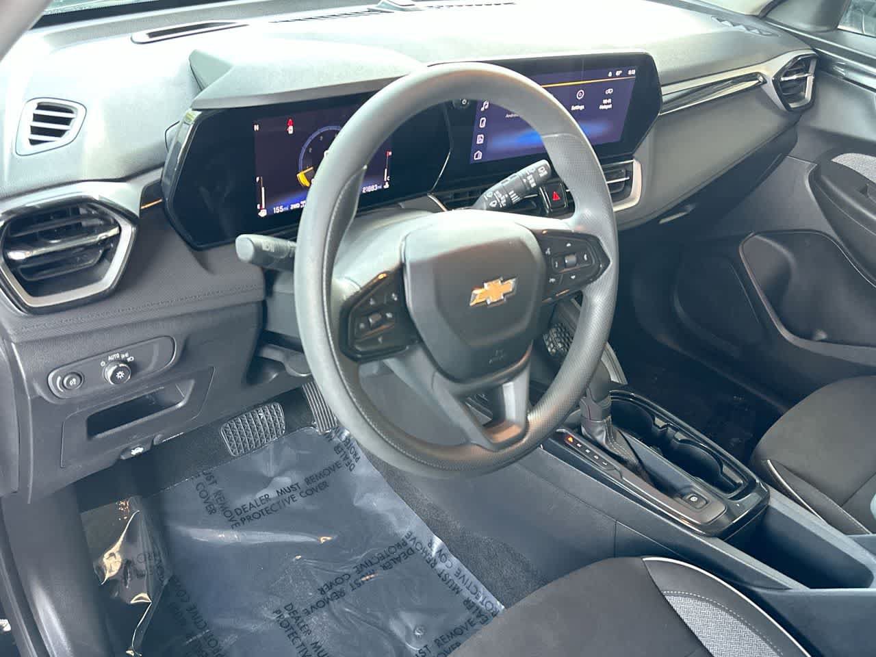 Used 2025 Chevrolet TrailBlazer LT AWD/4WD image 13