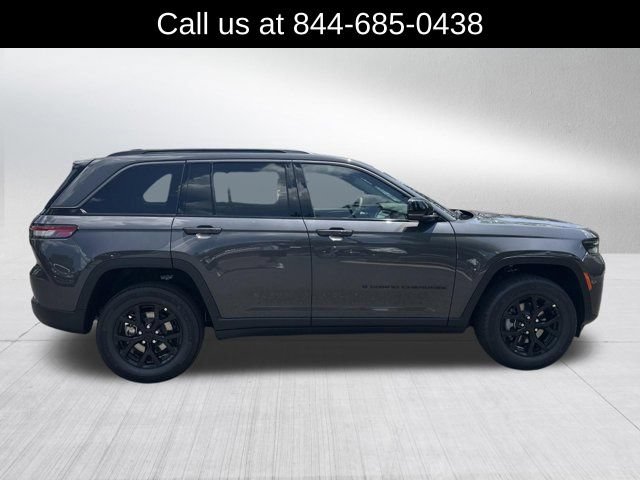 New 2026 Jeep Grand Cherokee Altitude RWD image 4