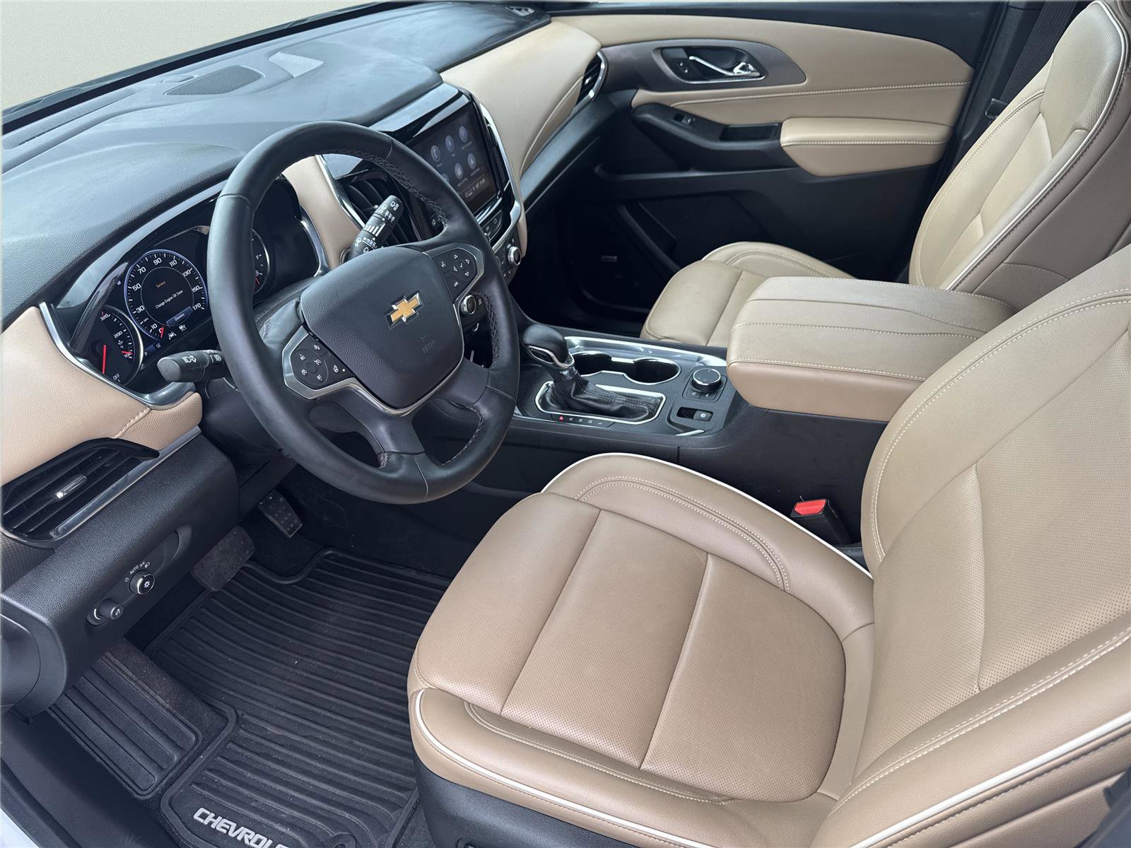 Used 2023 Chevrolet Traverse Premier image 19