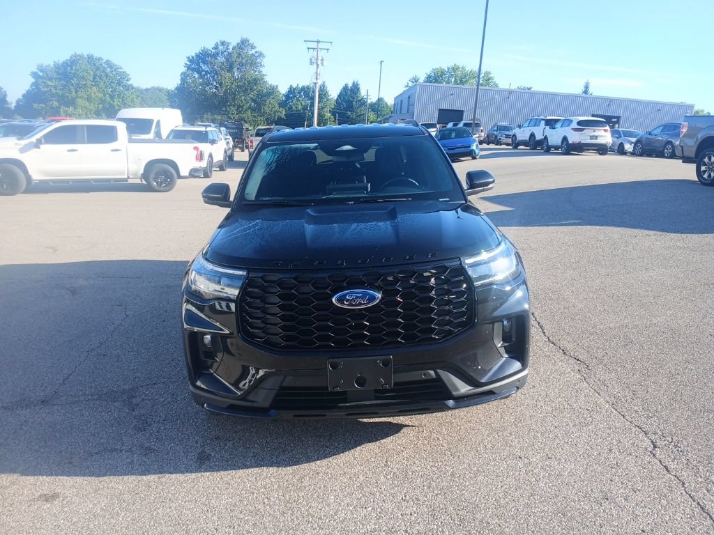 Used 2025 Ford Explorer ST-Line w/ ST-Line Street Pack AWD/4WD image 8