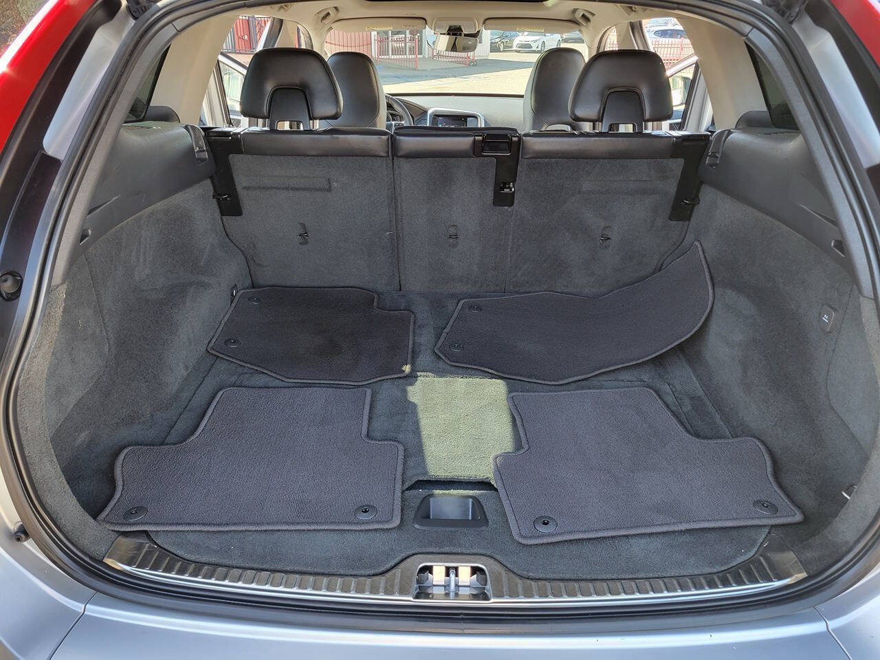 Used 2015 Volvo XC60 T5 Premier w/ Proximity Package FWD image 17