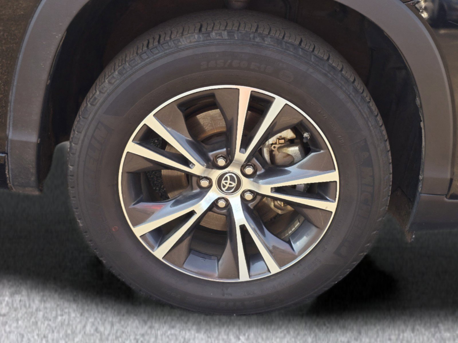 Used 2018 Toyota Highlander LE image 10