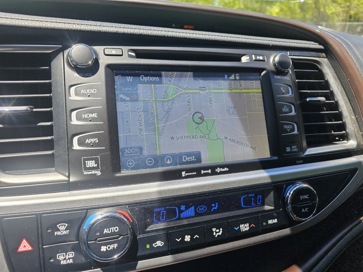 Used 2019 Toyota Highlander Limited Platinum AWD/4WD image 18
