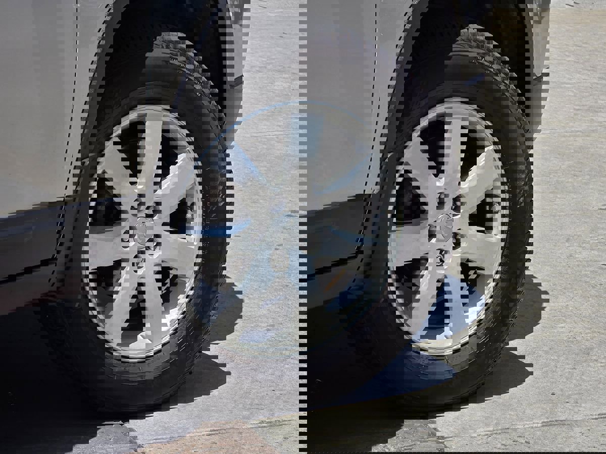 Used 2013 Kia Sorento LX w/ Third Row Pkg image 15