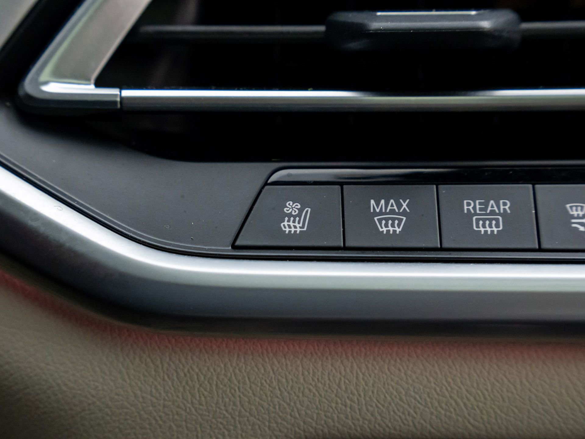 Certified 2023 BMW X5 M50i w/ Climate Comfort Package image 24