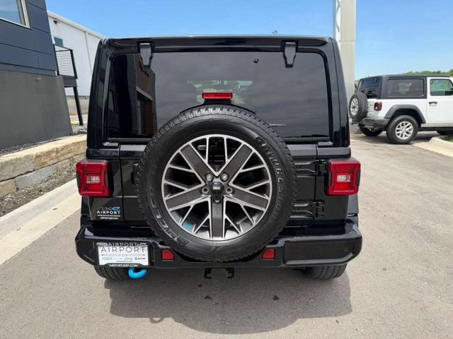 Used 2023 Jeep Wrangler Unlimited Sahara AWD/4WD image 4