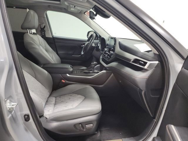 Used 2022 Toyota Highlander Bronze Edition image 18