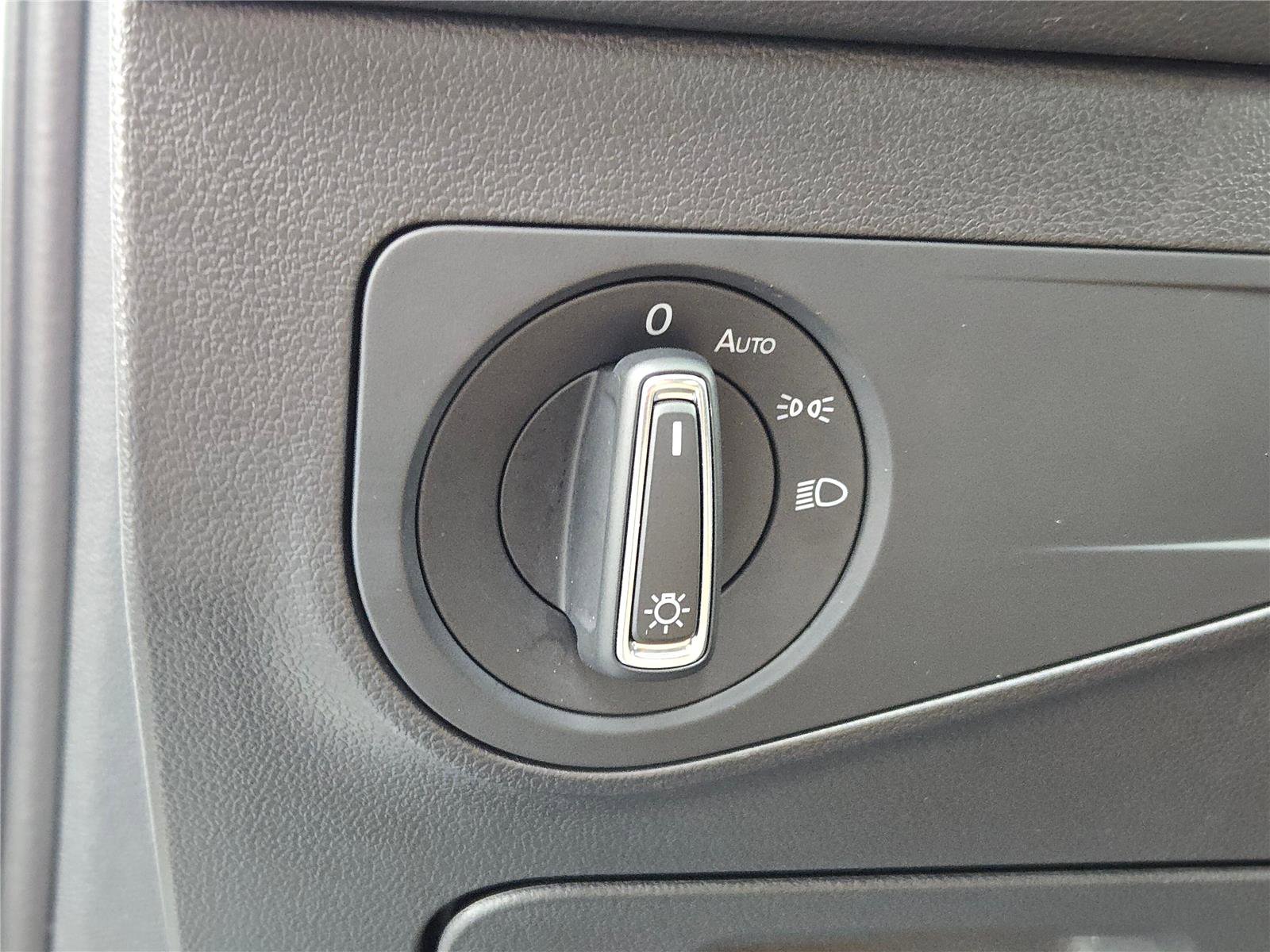 Used 2024 Volkswagen Tiguan SE image 31