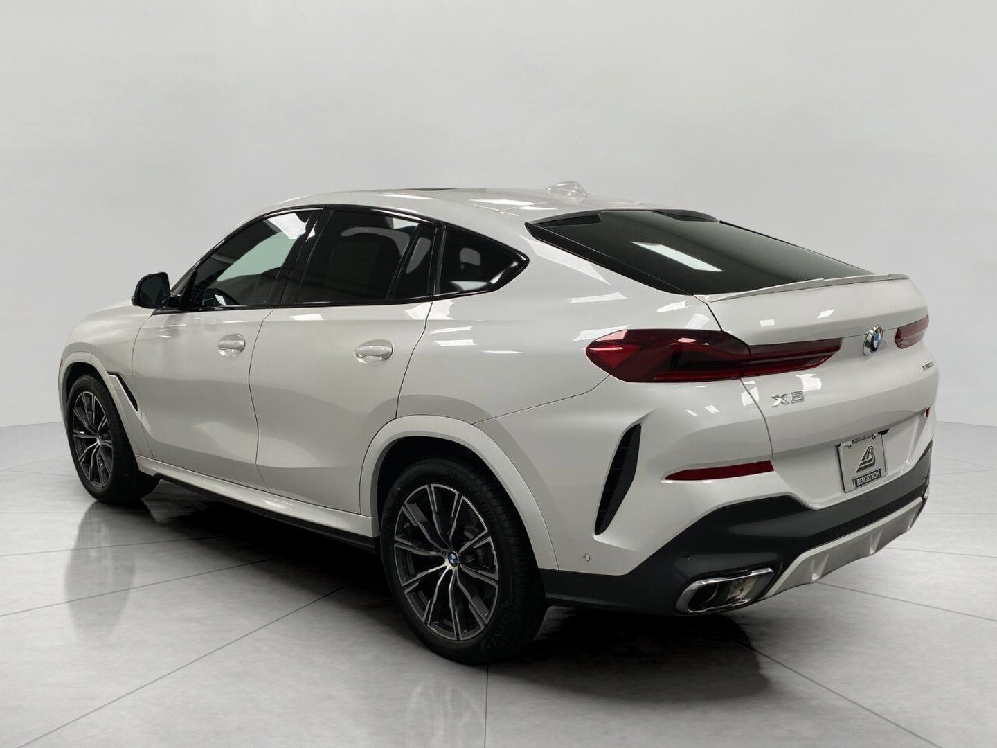 Used 2022 BMW X6 xDrive40i w/ Executive Package AWD/4WD image 5