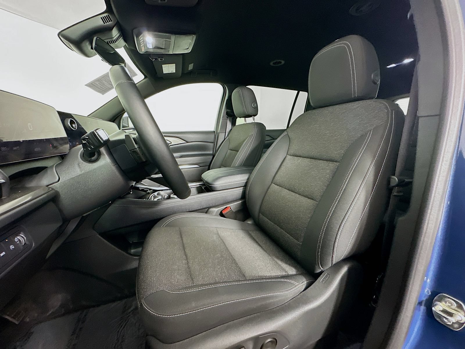 Used 2025 Chevrolet Traverse LT AWD/4WD image 21