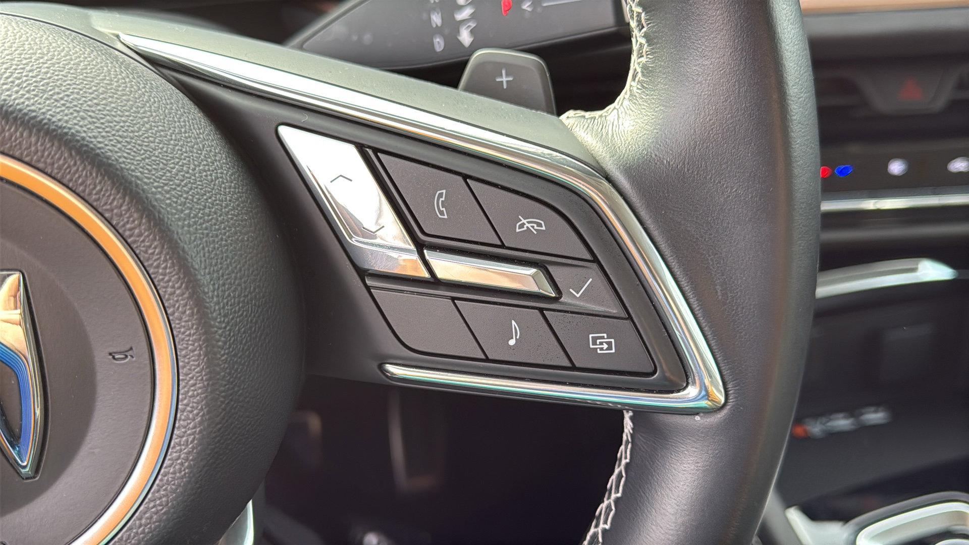 Used 2024 Buick Envision Sport Touring image 17