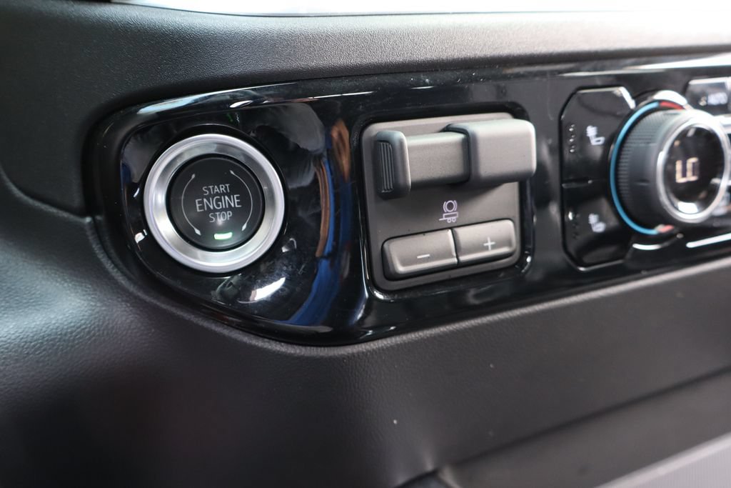 Used 2025 Chevrolet Silverado 1500 LT Trail Boss w/ Convenience Package II AWD/4WD image 11