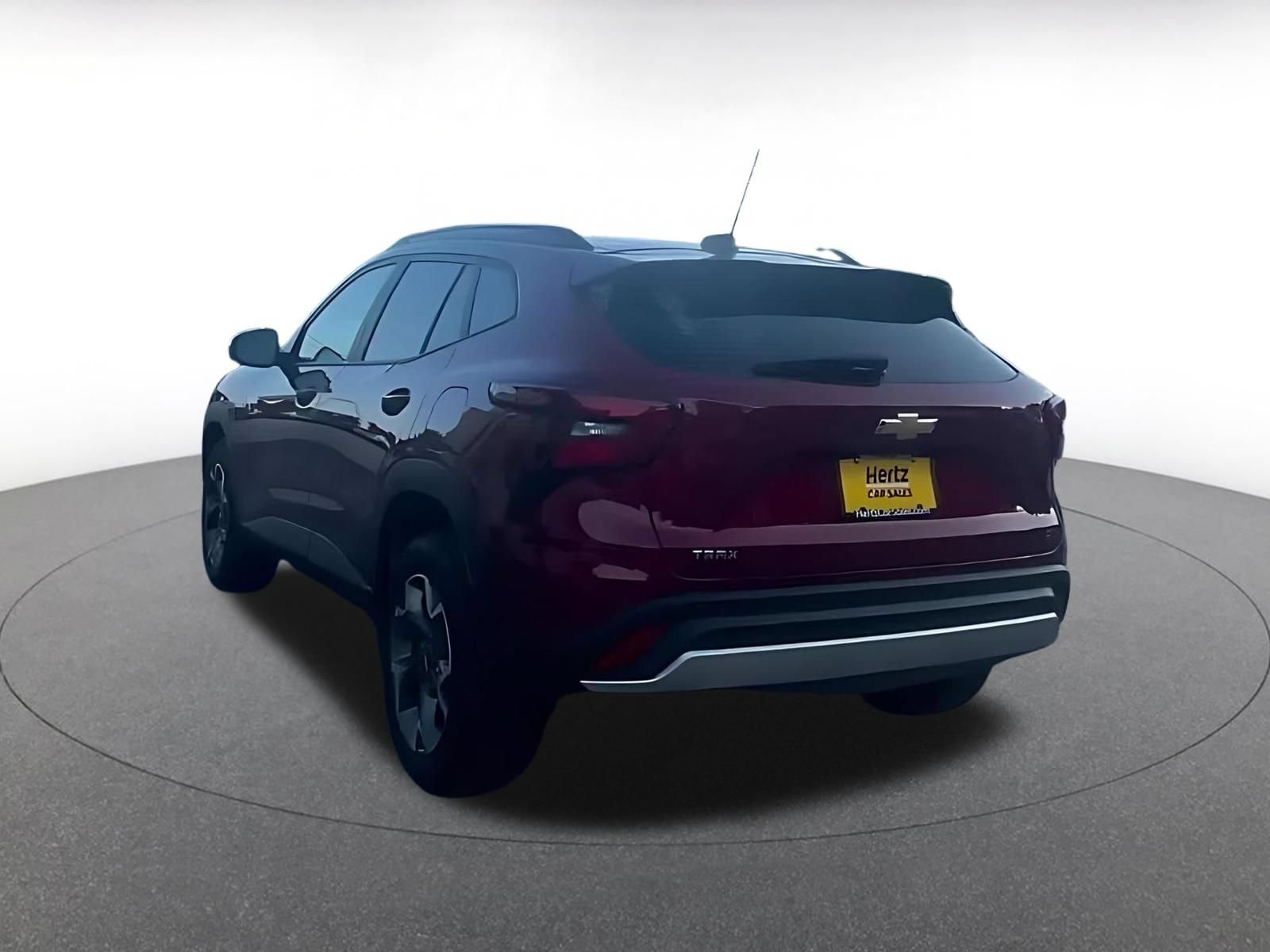 Used 2025 Chevrolet Trax LT FWD image 11