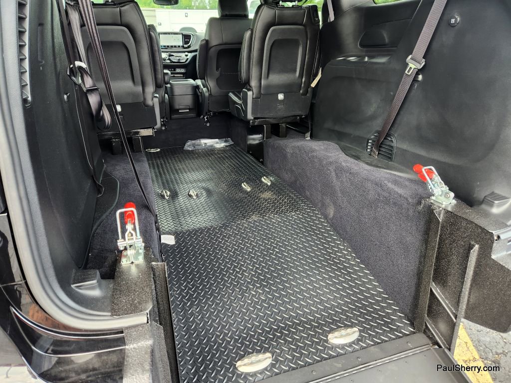 New 2025 Chrysler Voyager LX image 32