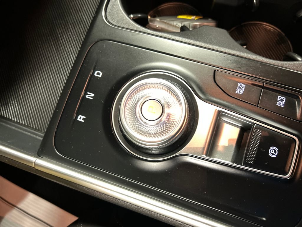 Used 2025 Kia Carnival LXS FWD image 18