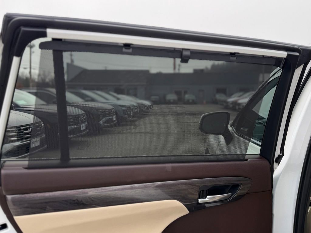 Used 2021 Toyota Highlander Limited image 10