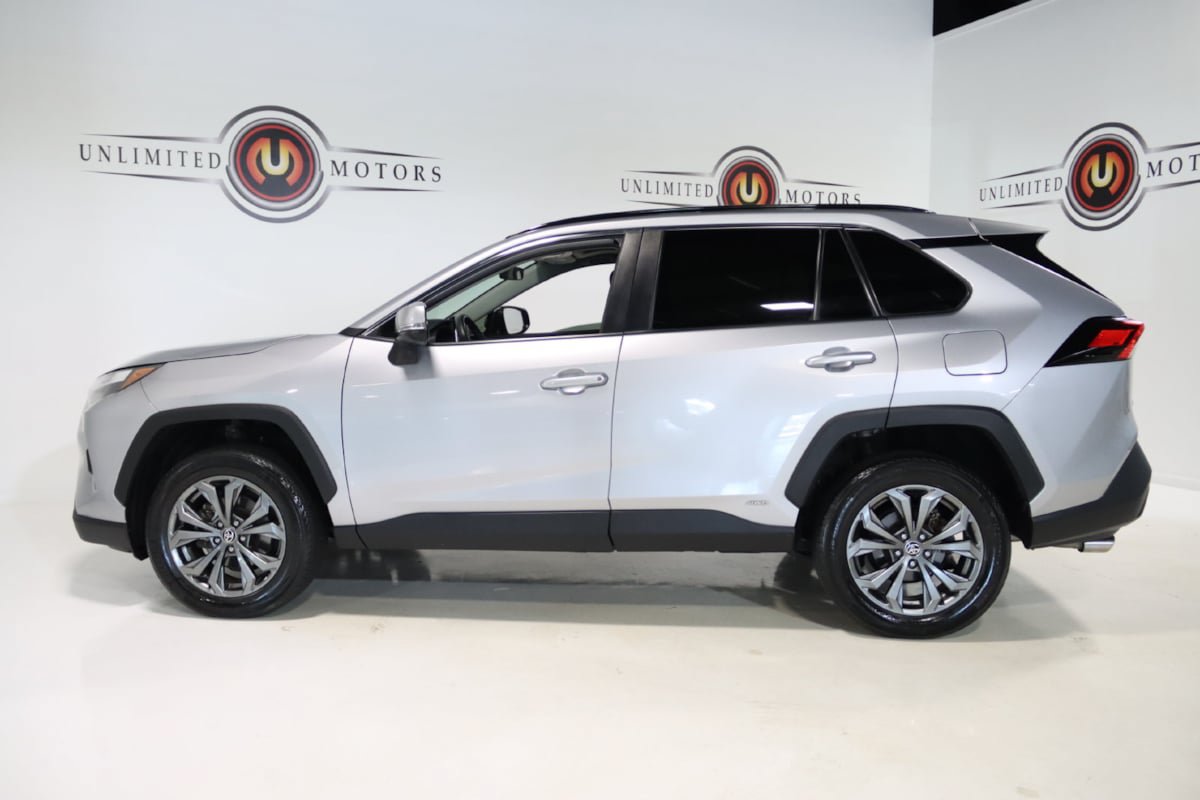 Used 2022 Toyota RAV4 XLE Premium AWD/4WD image 27