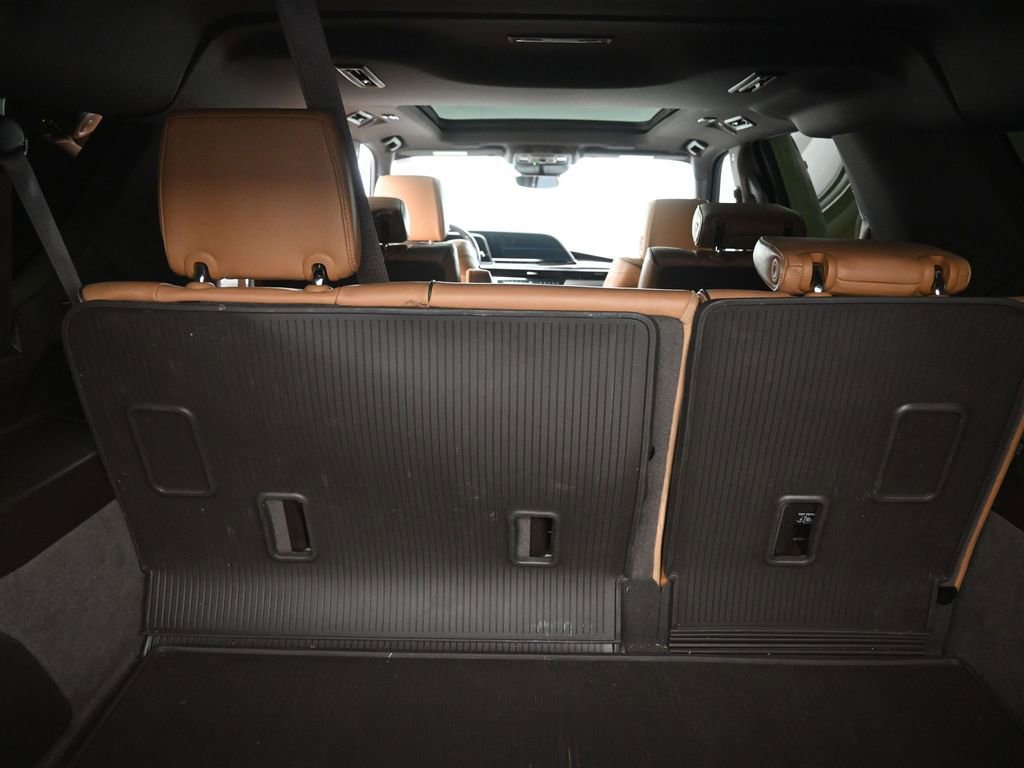 Used 2023 Cadillac Escalade ESV Premium Luxury image 2