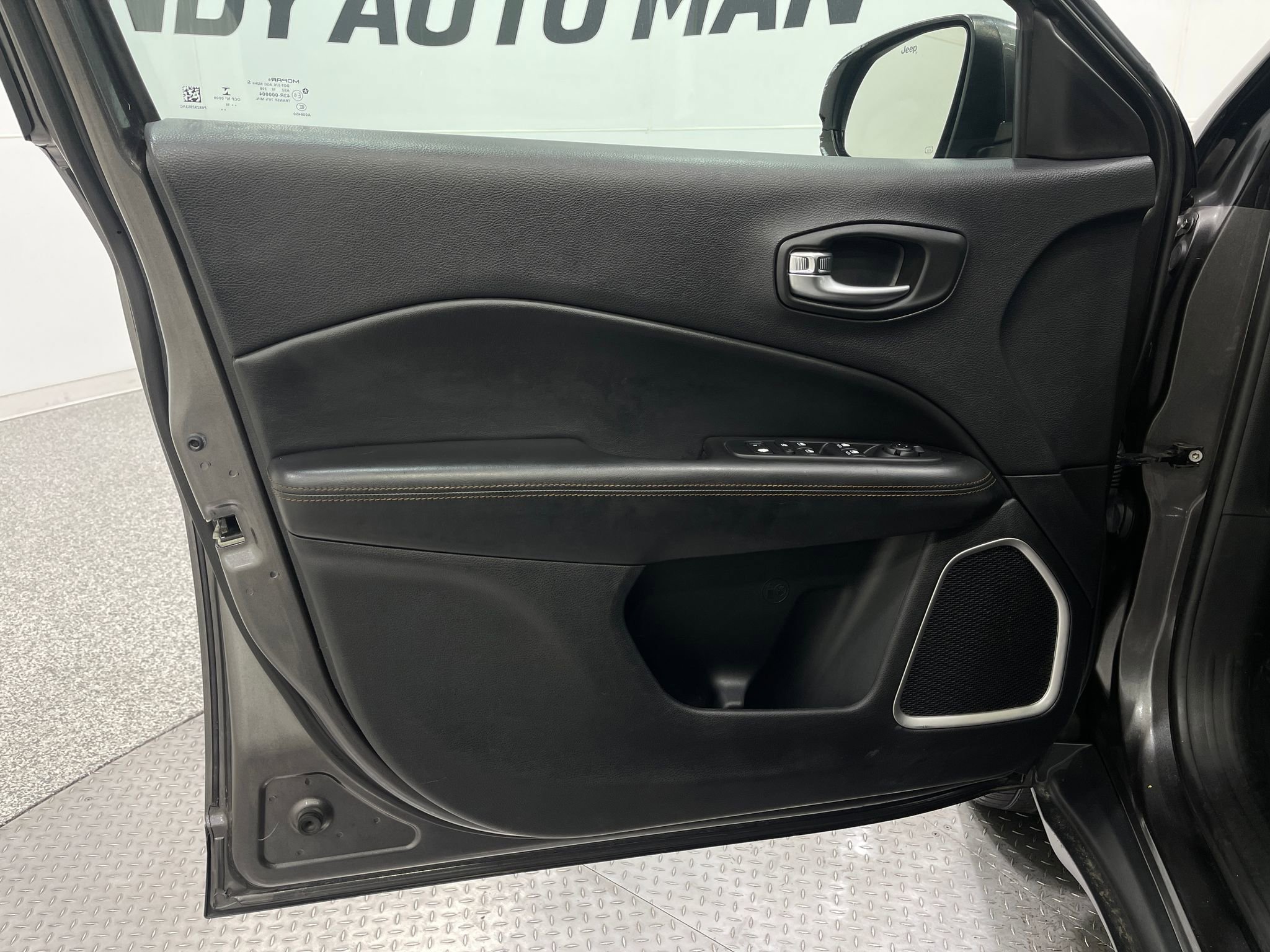 Used 2018 Jeep Compass Limited image 14