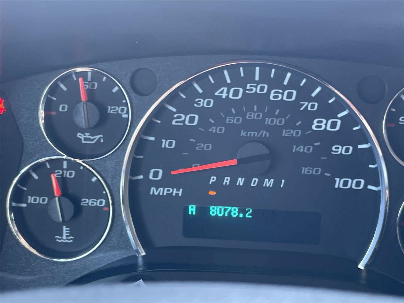 Used 2025 Chevrolet Express 2500 w/ Driver Convenience Package RWD image 23