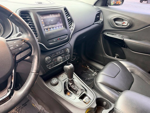 Used 2020 Jeep Cherokee Latitude Plus AWD/4WD image 27