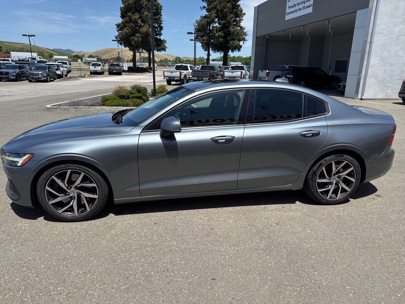 Used 2019 Volvo S60 T6 Momentum w/ Premium Package AWD/4WD image 2