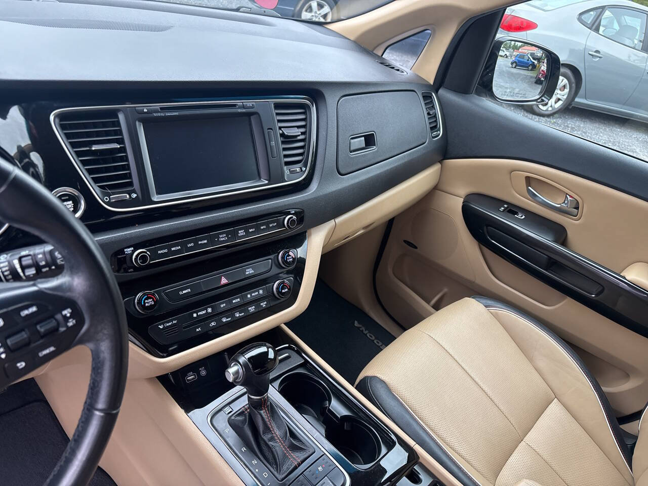Used 2015 Kia Sedona SX FWD image 18