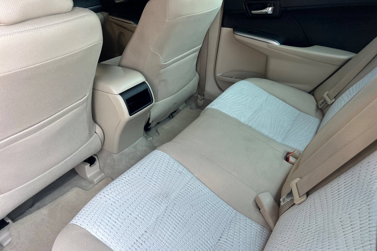 Used 2014 Toyota Camry LE FWD image 13