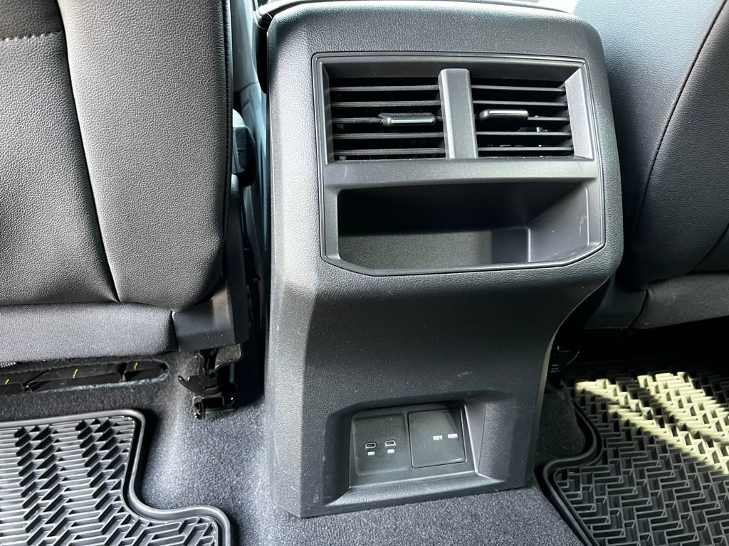 Used 2023 Volkswagen Atlas Cross Sport SE image 11