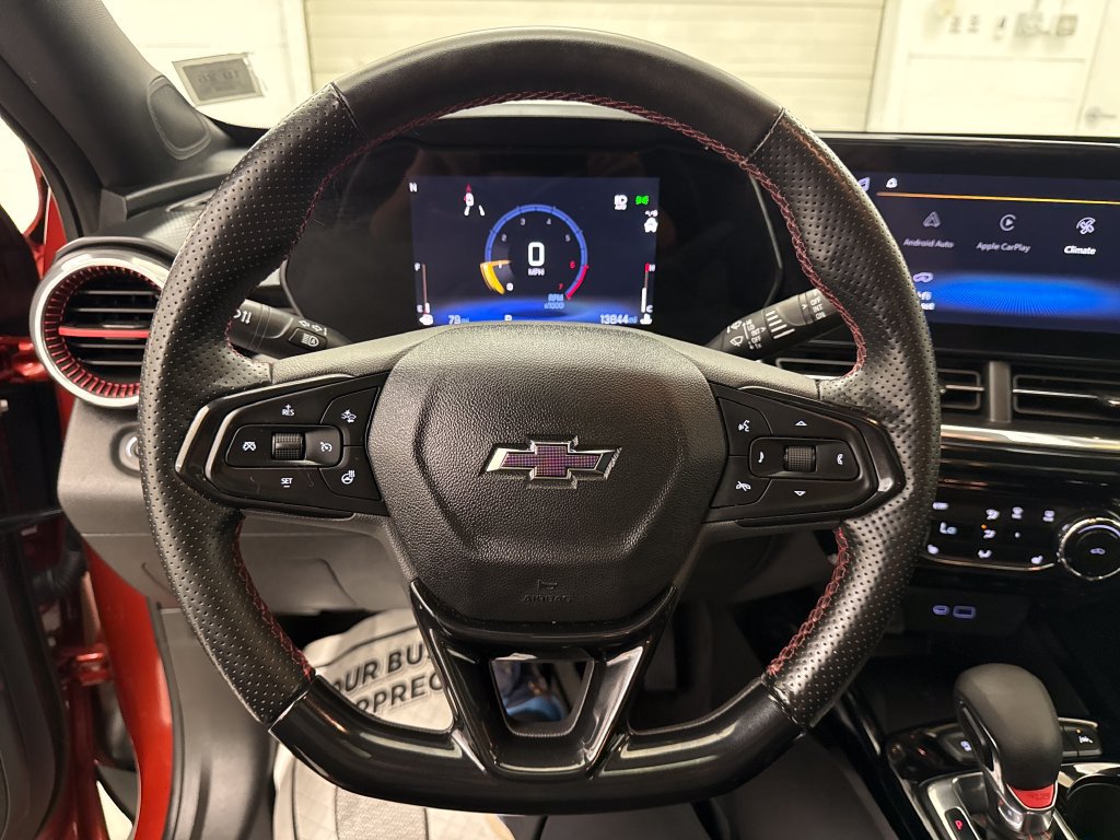 Certified 2024 Chevrolet Trax RS w/ Sunroof Package FWD image 17