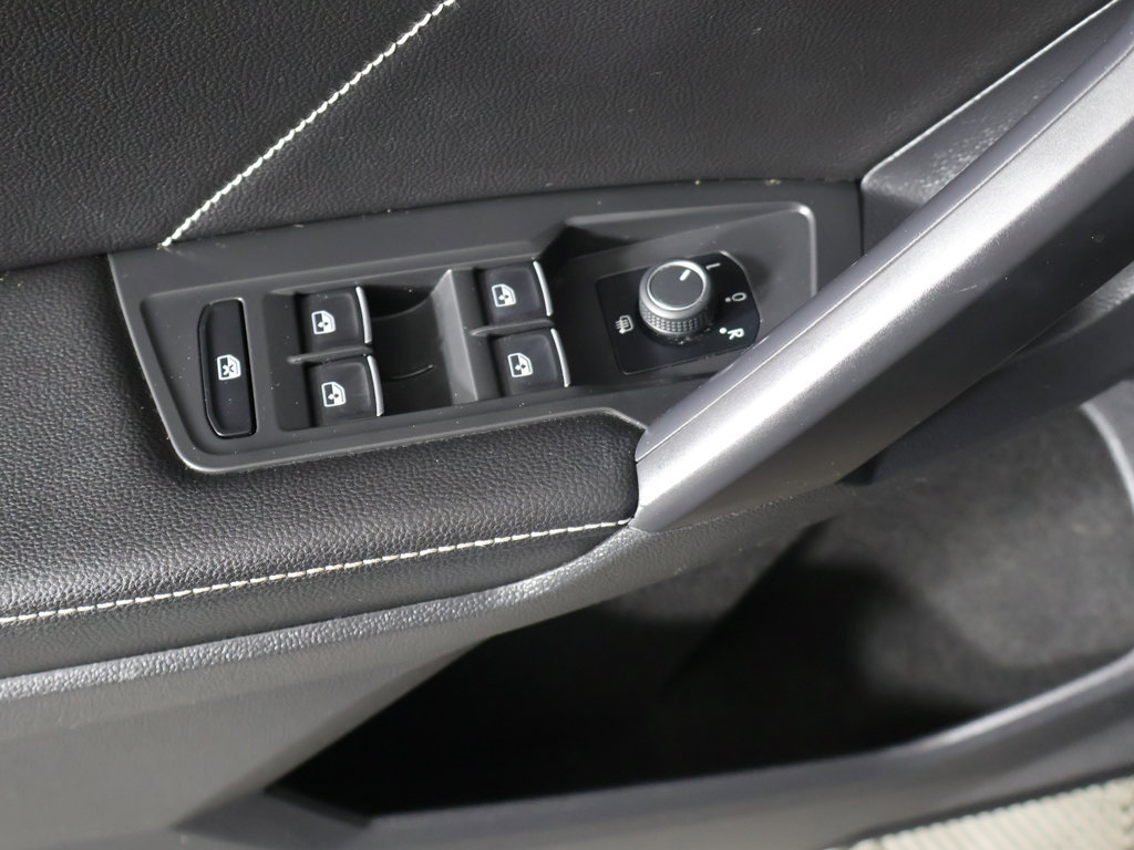 Used 2023 Volkswagen Tiguan SE AWD/4WD image 32