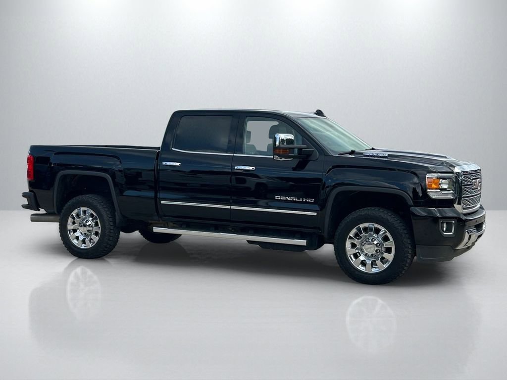 Used 2018 GMC Sierra 2500 Denali w/ Duramax Plus Package AWD/4WD image 4