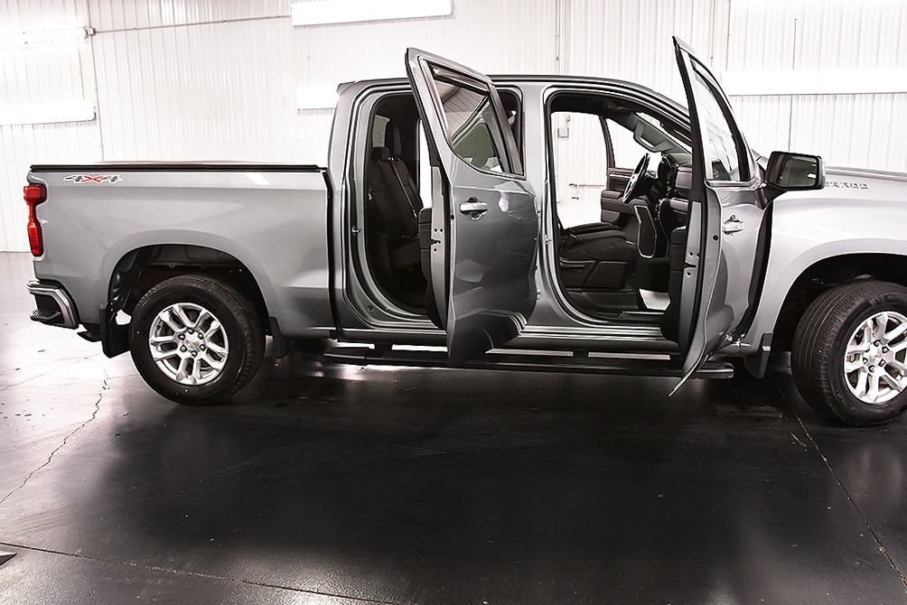 Used 2023 Chevrolet Silverado 1500 LT AWD/4WD image 30