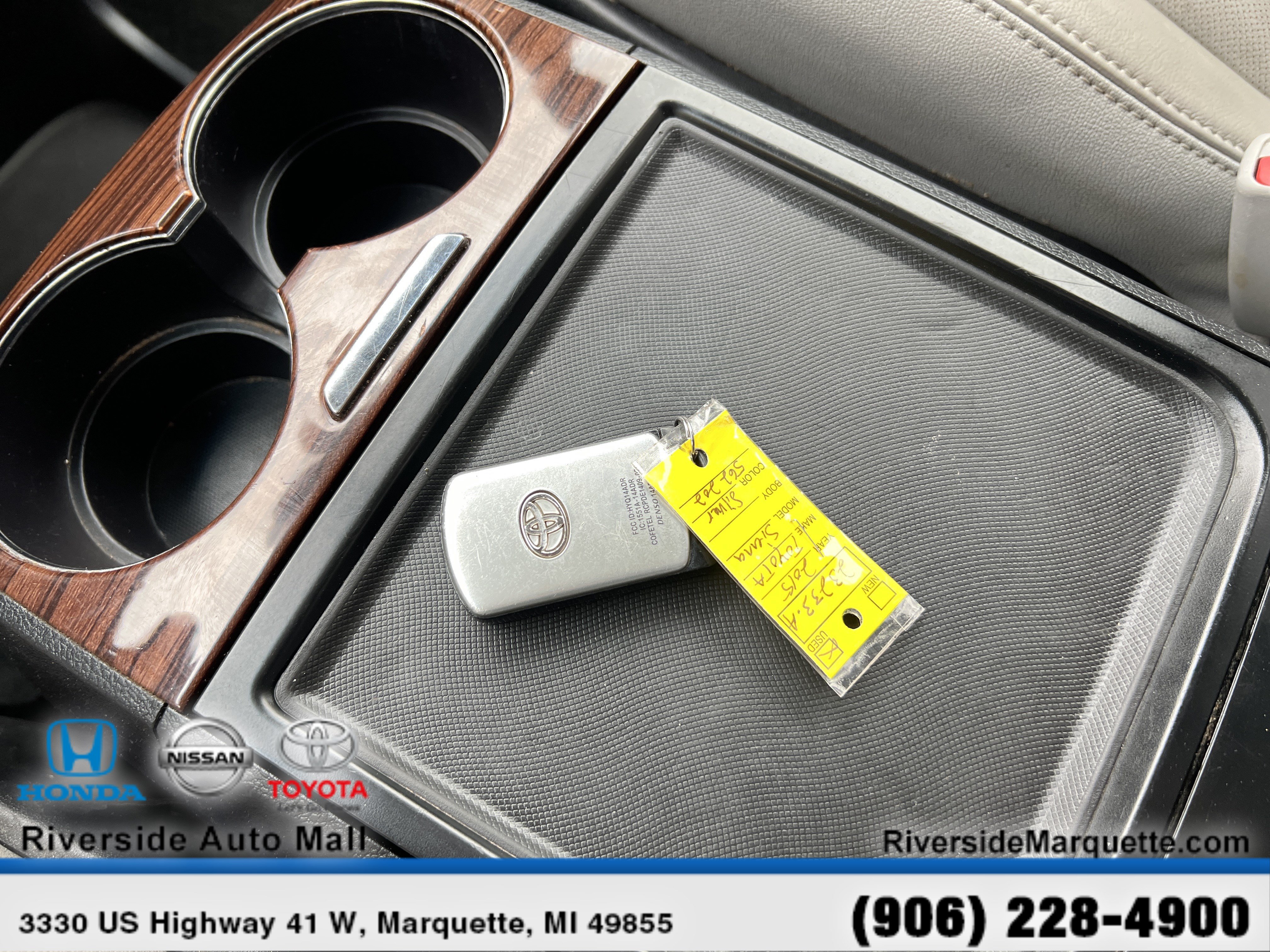 Used 2015 Toyota Sienna Limited Premium w/ Four Season Floor Mat Package FWD image 29