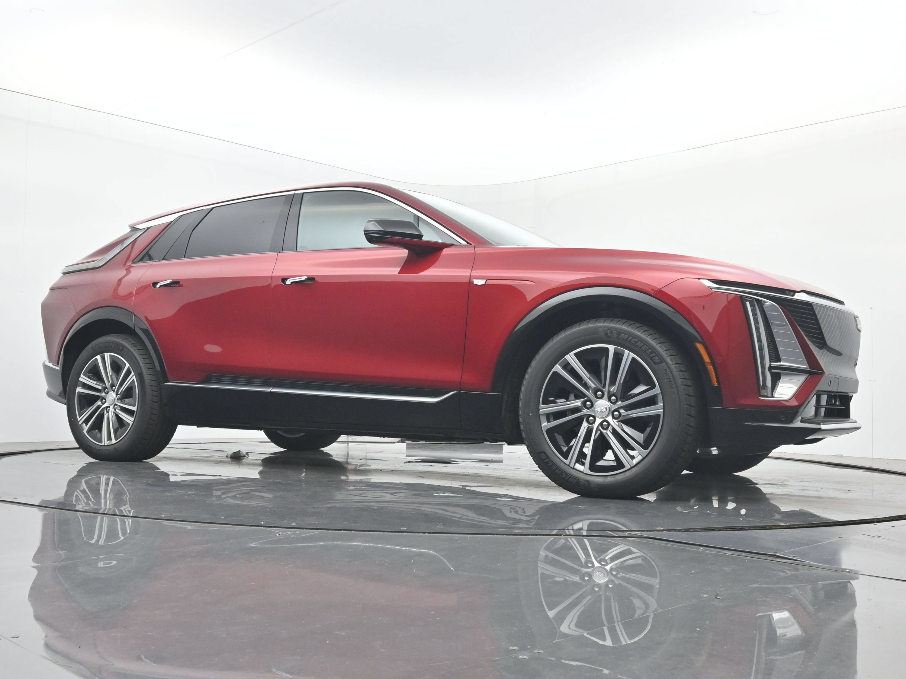 New 2026 Cadillac Lyriq Luxury w/ LPO, Floor Liner Package AWD/4WD image 21
