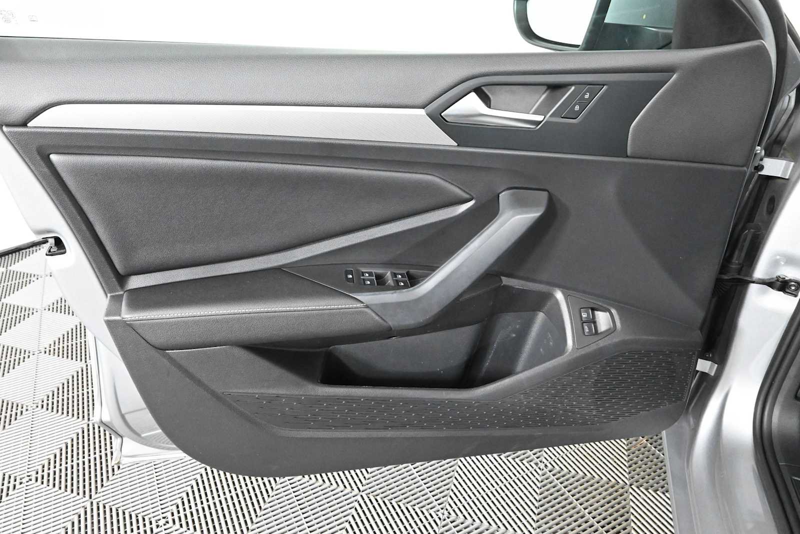 Certified 2022 Volkswagen Jetta S FWD image 16