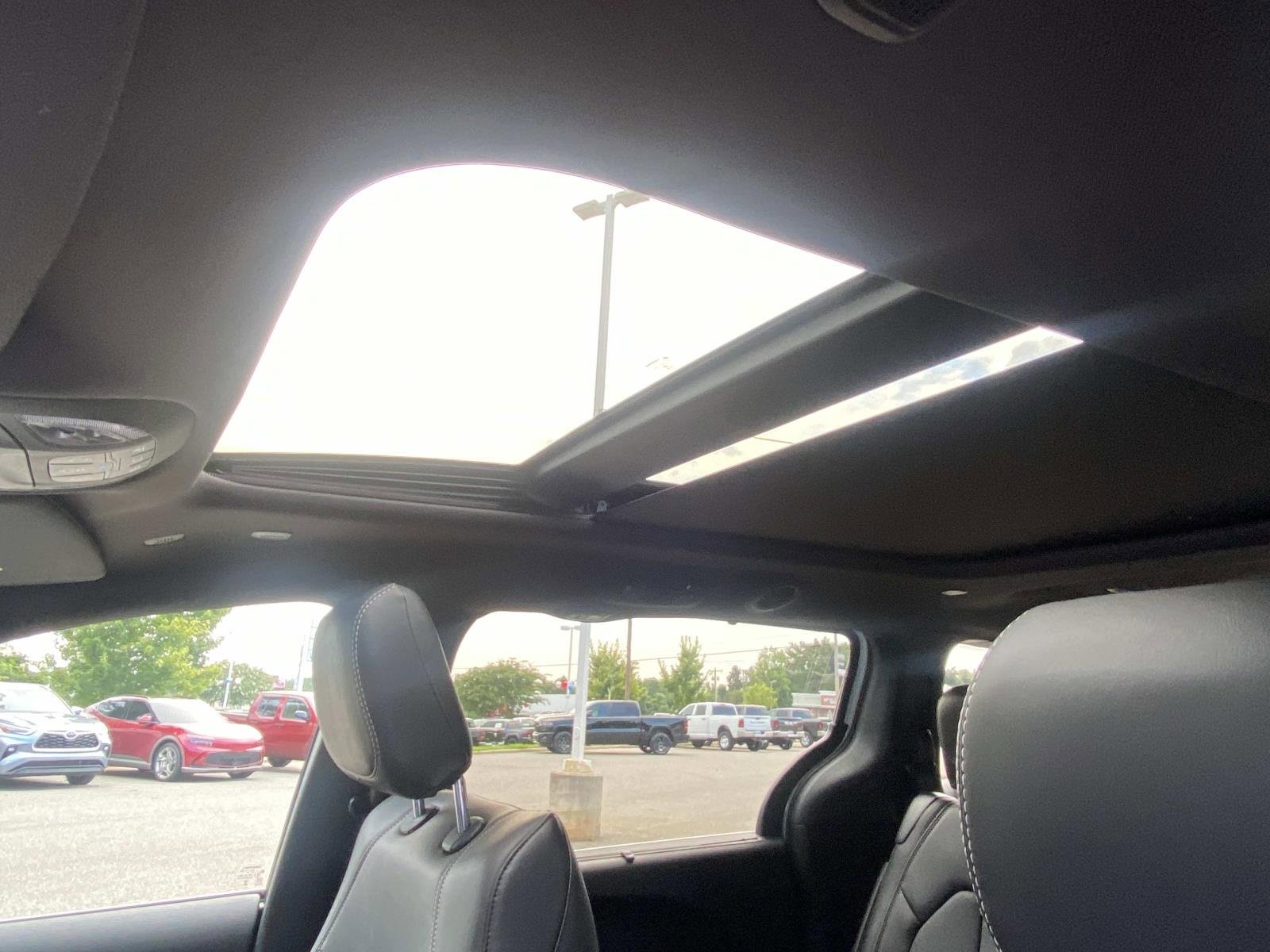 New 2026 Chrysler Pacifica Select image 15