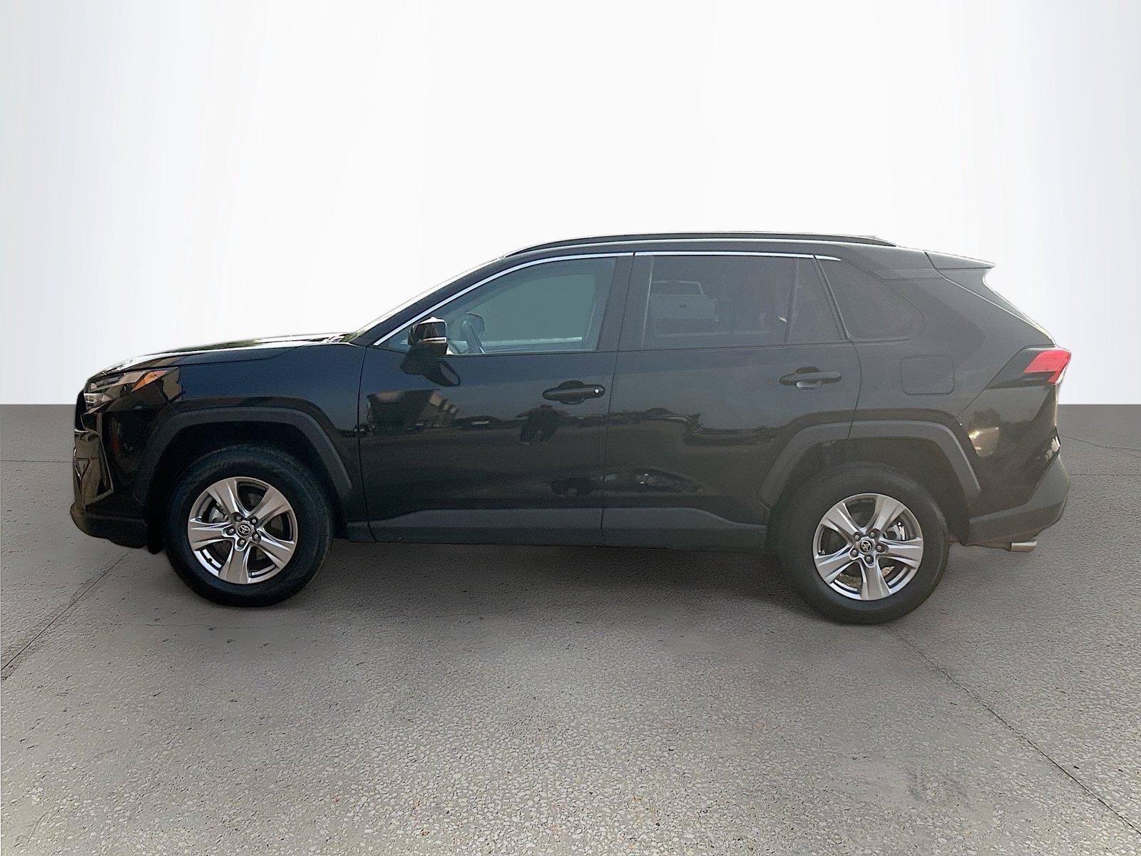 Used 2025 Toyota RAV4 XLE FWD image 42