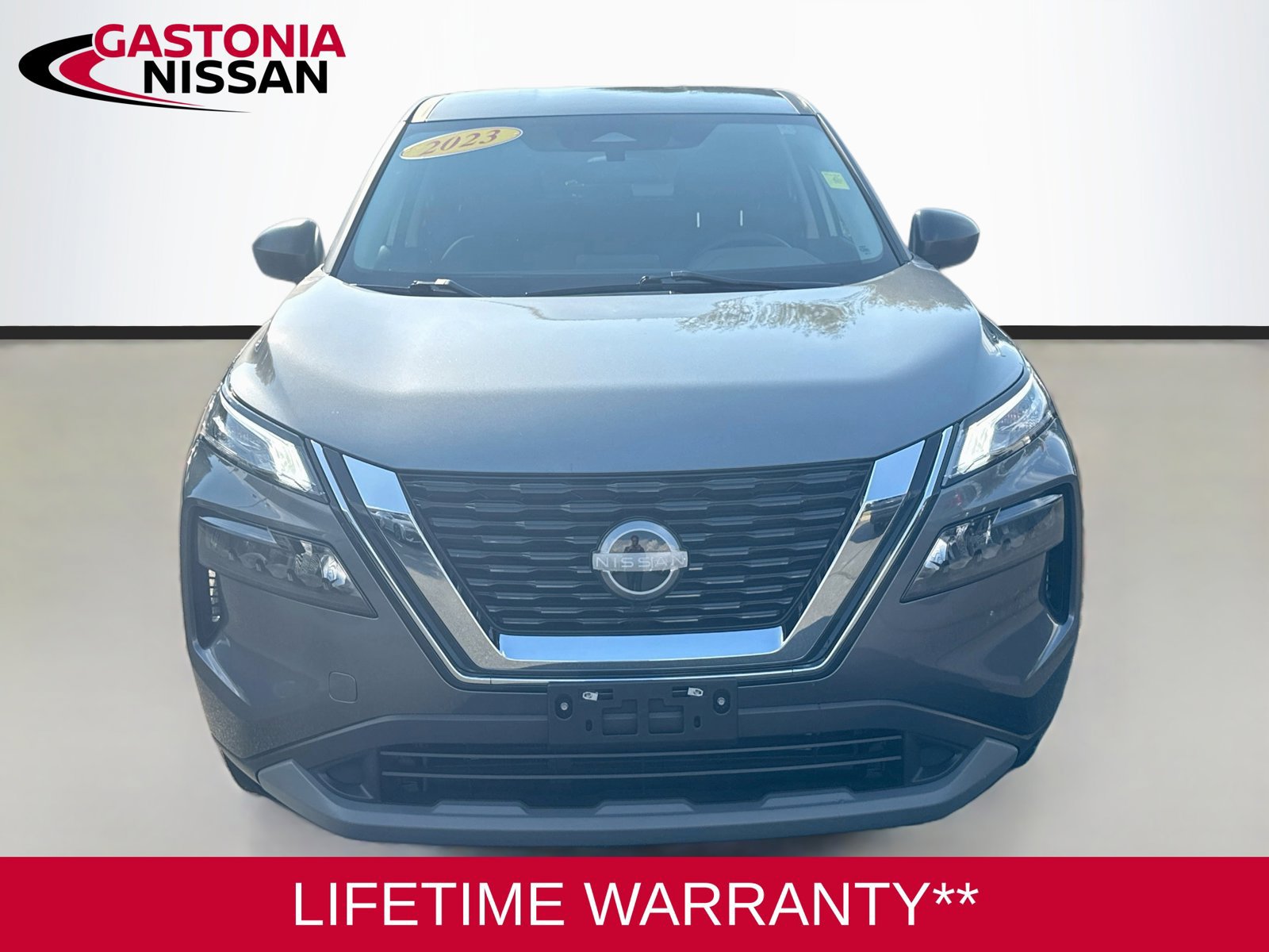Used 2023 Nissan Rogue S AWD/4WD image 2