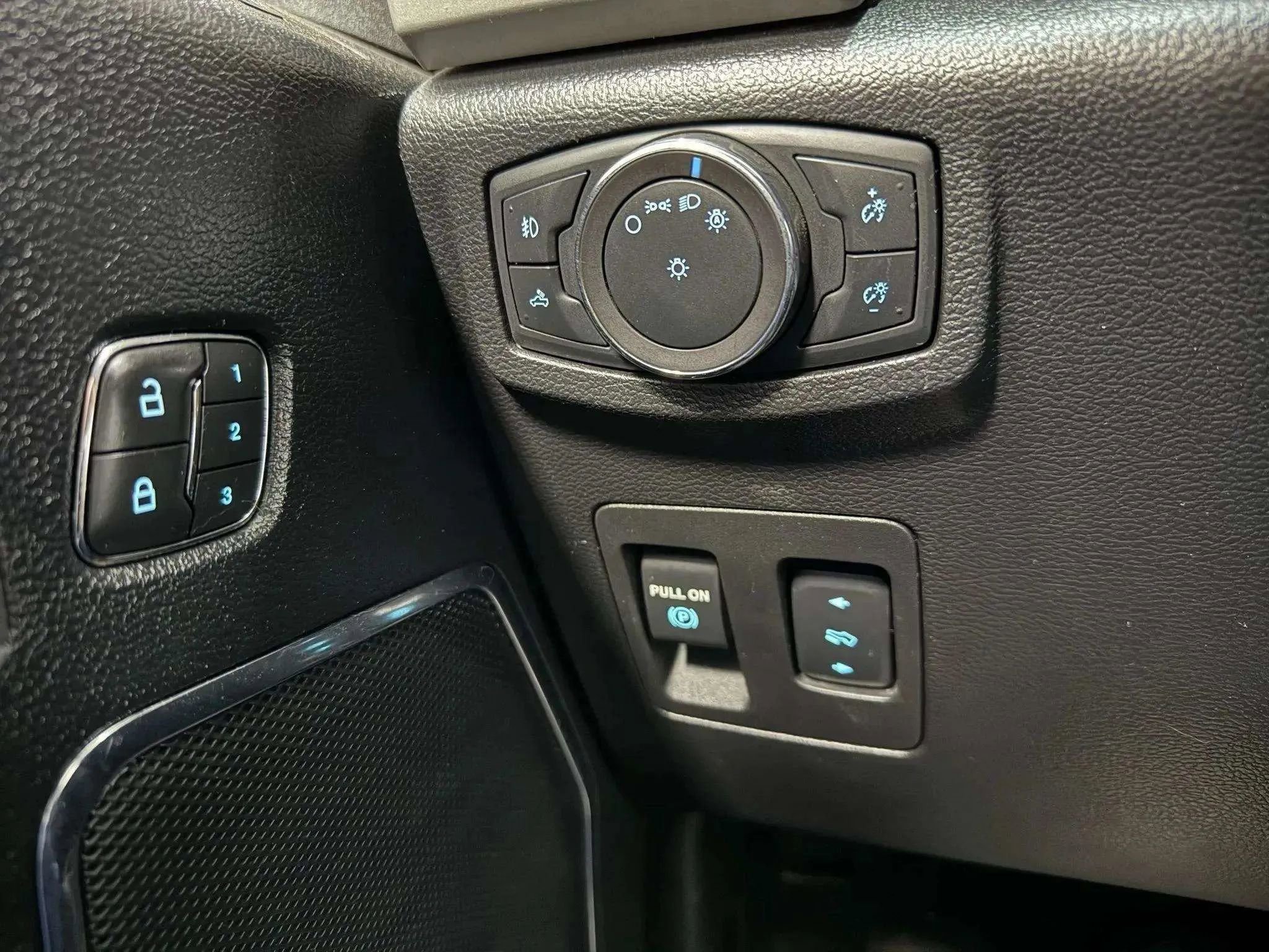 Used 2019 Ford F150 Lariat image 23