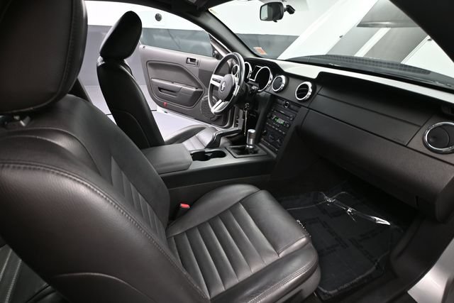 Used 2006 Ford Mustang GT RWD image 33