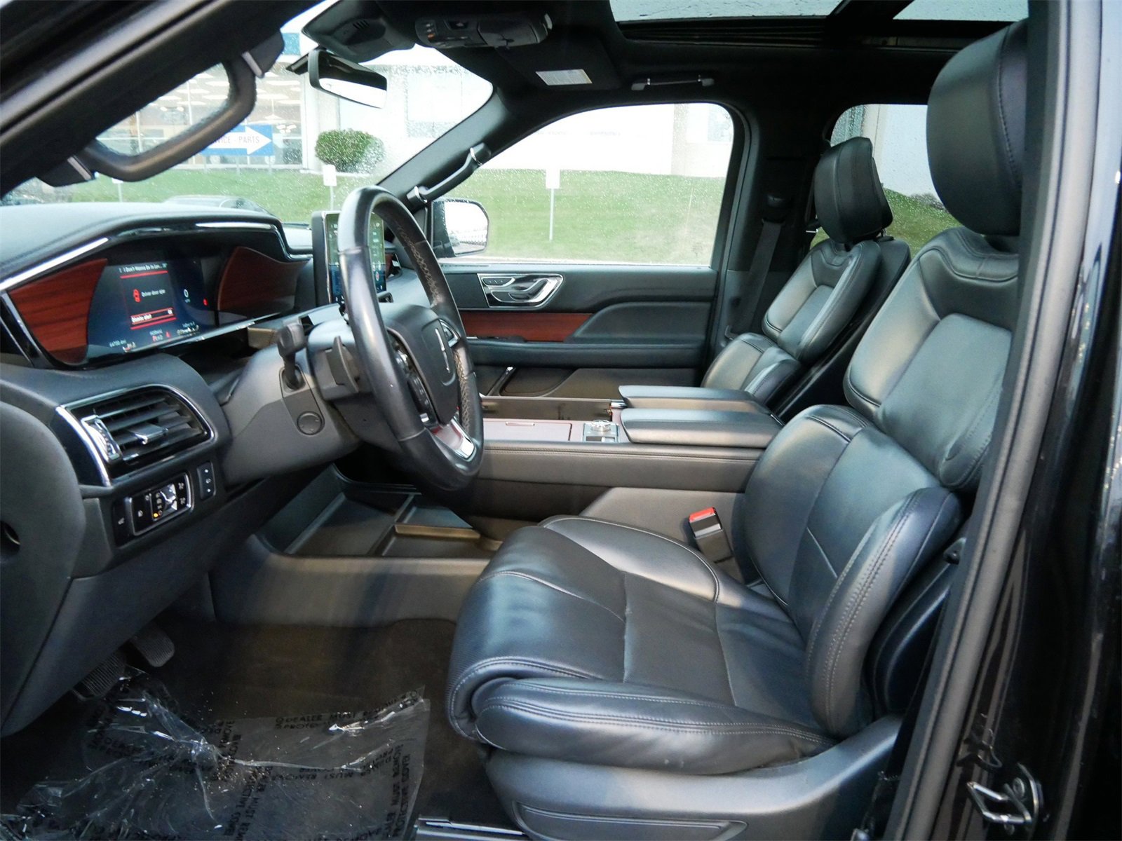 Used 2024 Lincoln Navigator Premiere image 9