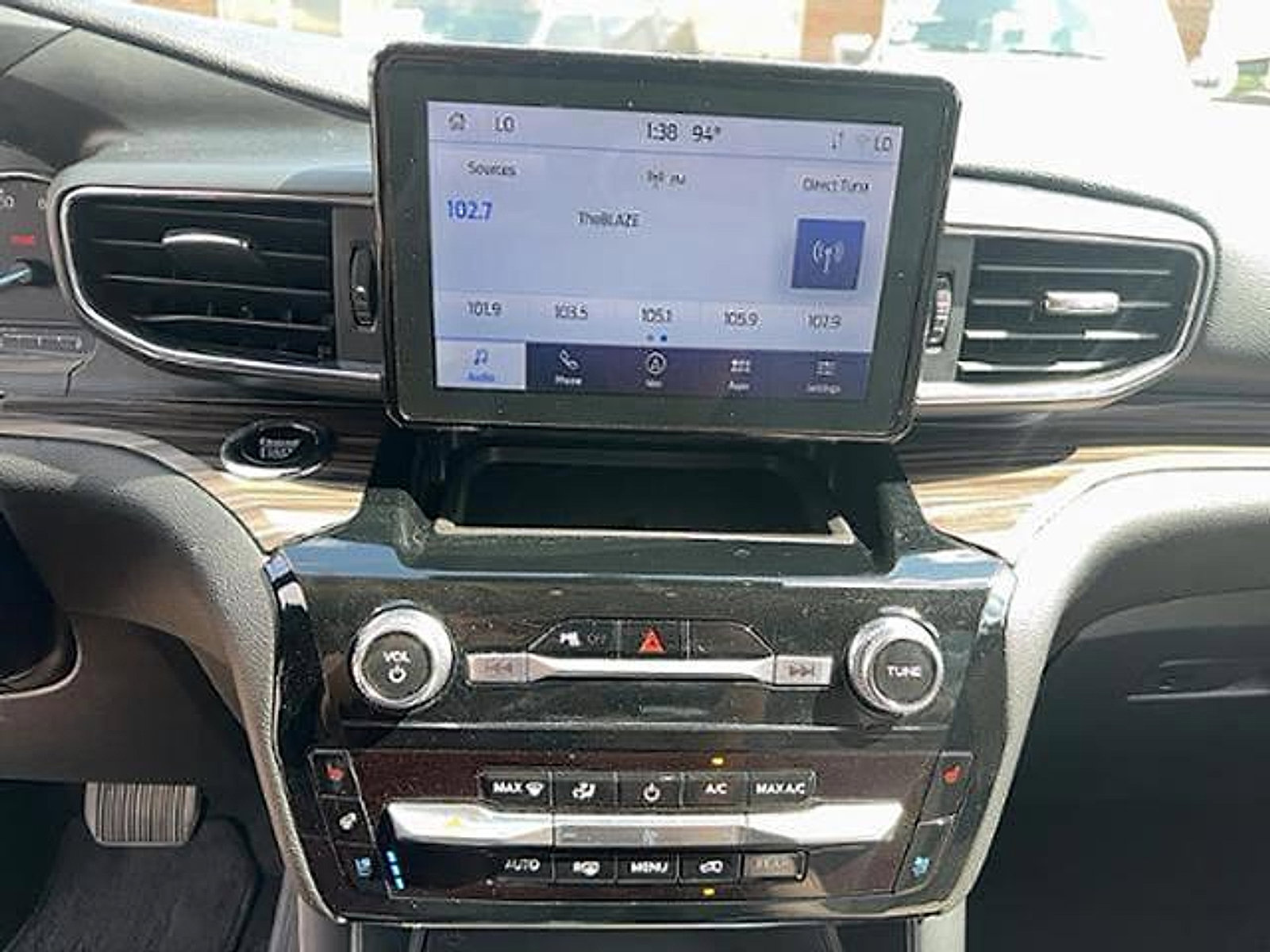 Used 2024 Ford Explorer Limited image 14