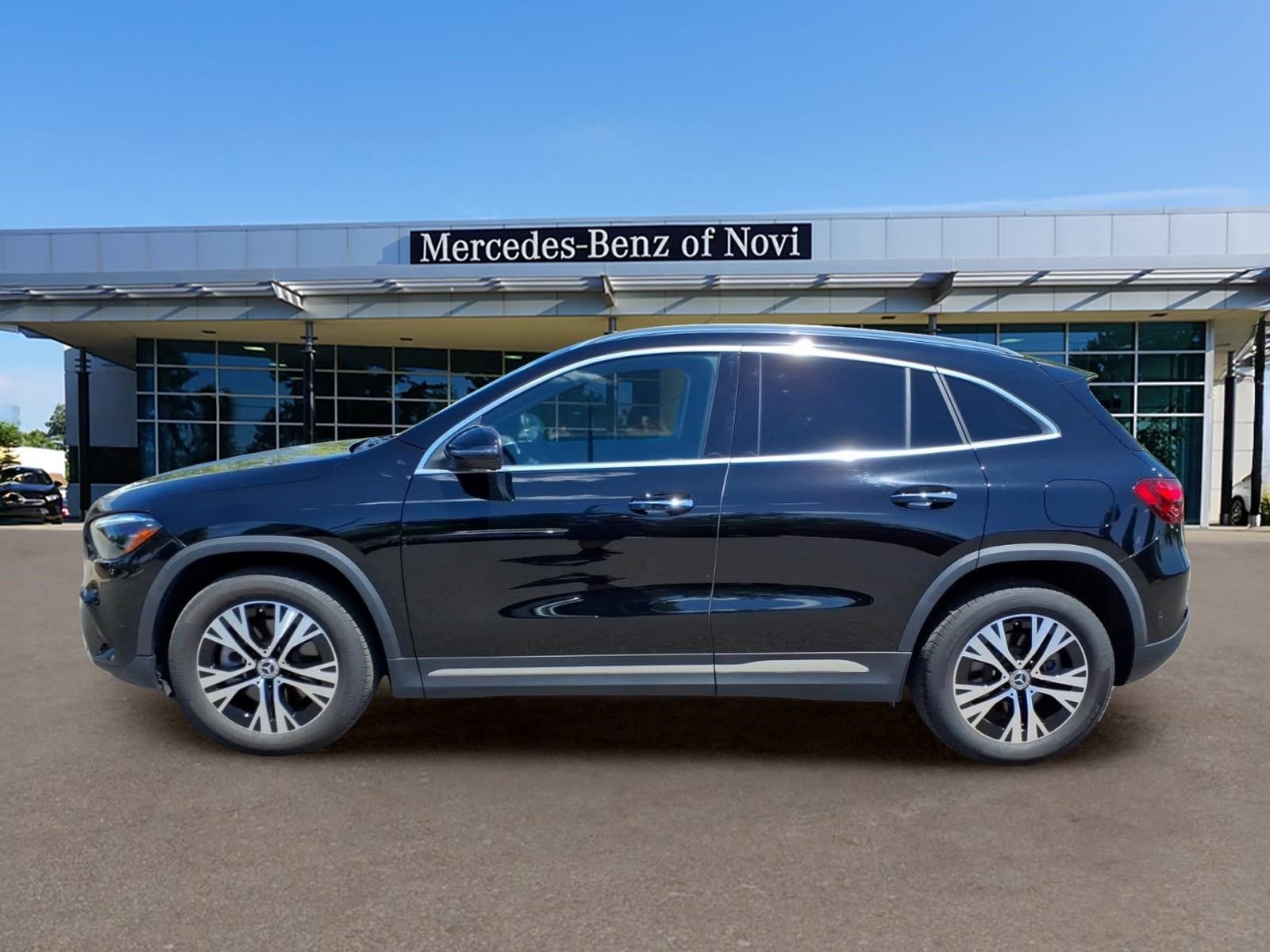 Certified 2025 Mercedes-Benz GLA 250 4MATIC image 2