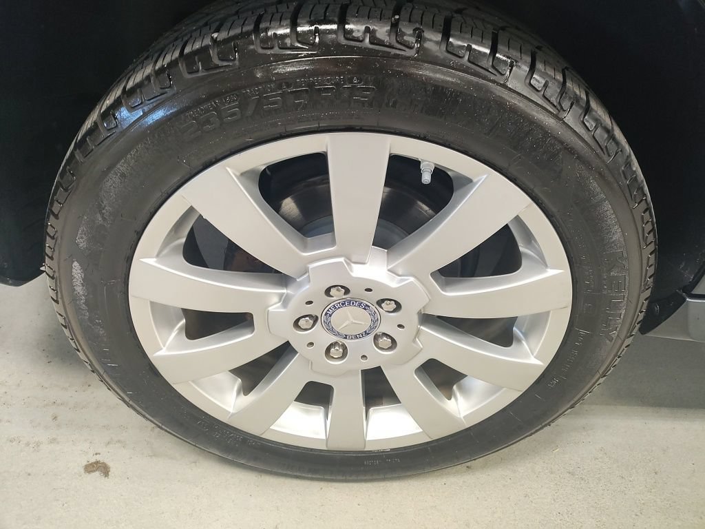 Used 2011 Mercedes-Benz GLK 350 4MATIC image 3