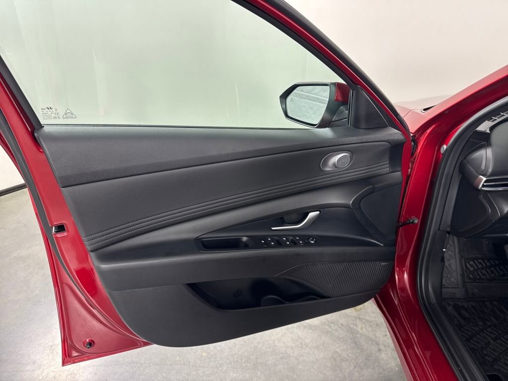 Certified 2023 Hyundai Elantra Limited FWD image 10