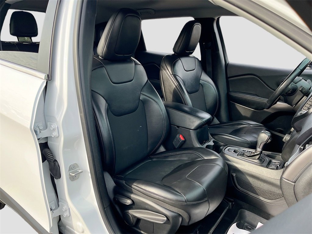 Certified 2019 Jeep Cherokee Latitude Plus image 25