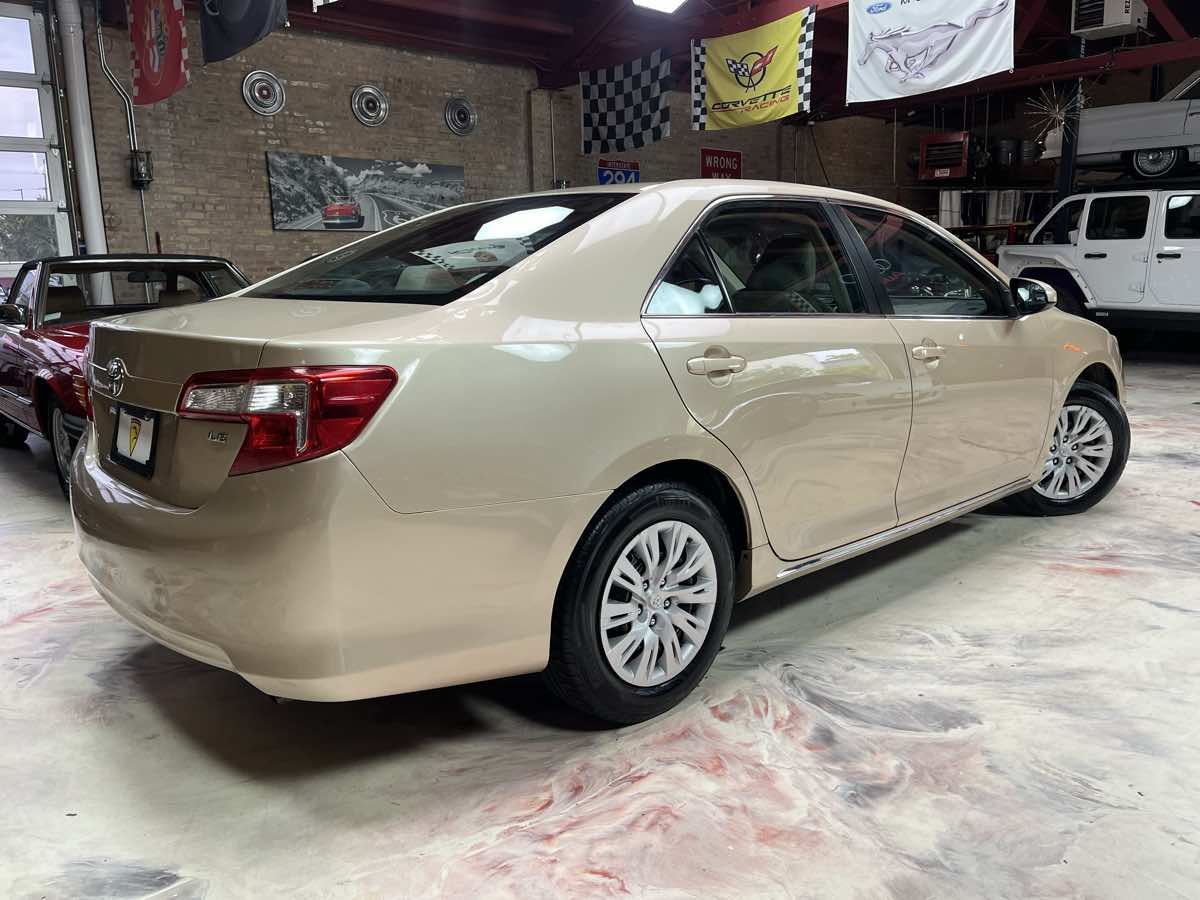 Used 2012 Toyota Camry LE FWD image 2