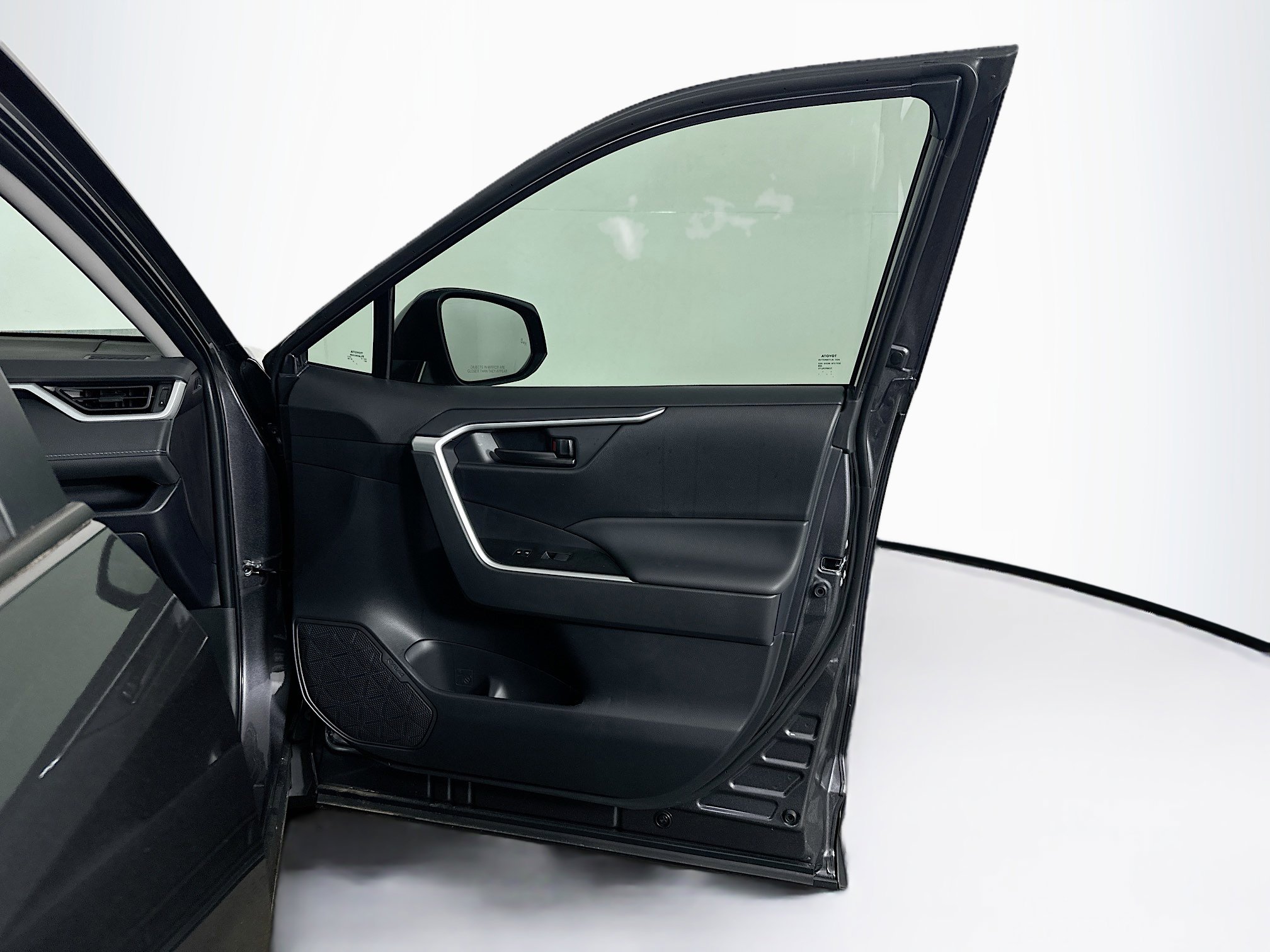 Used 2025 Toyota RAV4 LE image 30