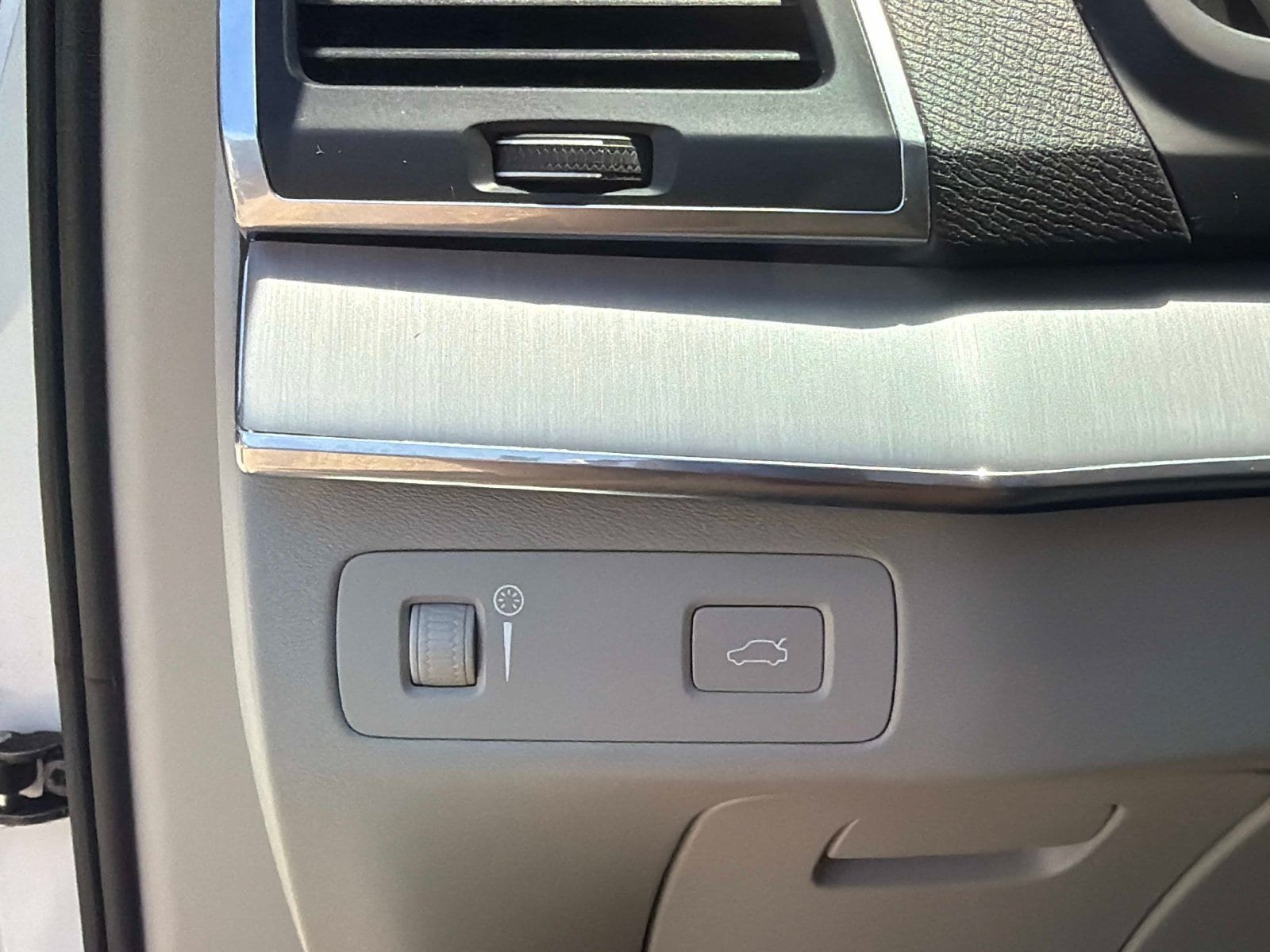 Used 2021 Volvo XC90 T5 Momentum w/ Climate Package FWD image 29